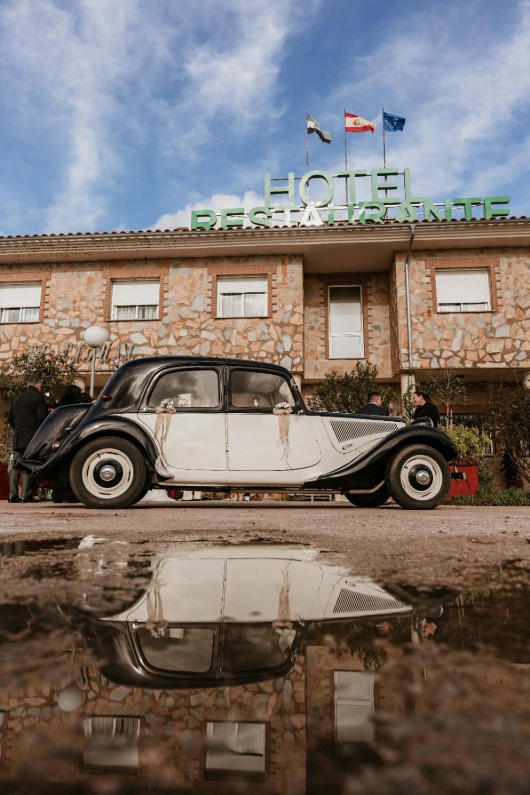 Hotel Restaurante Sostenible La Laguna Brozas Екстер'єр фото