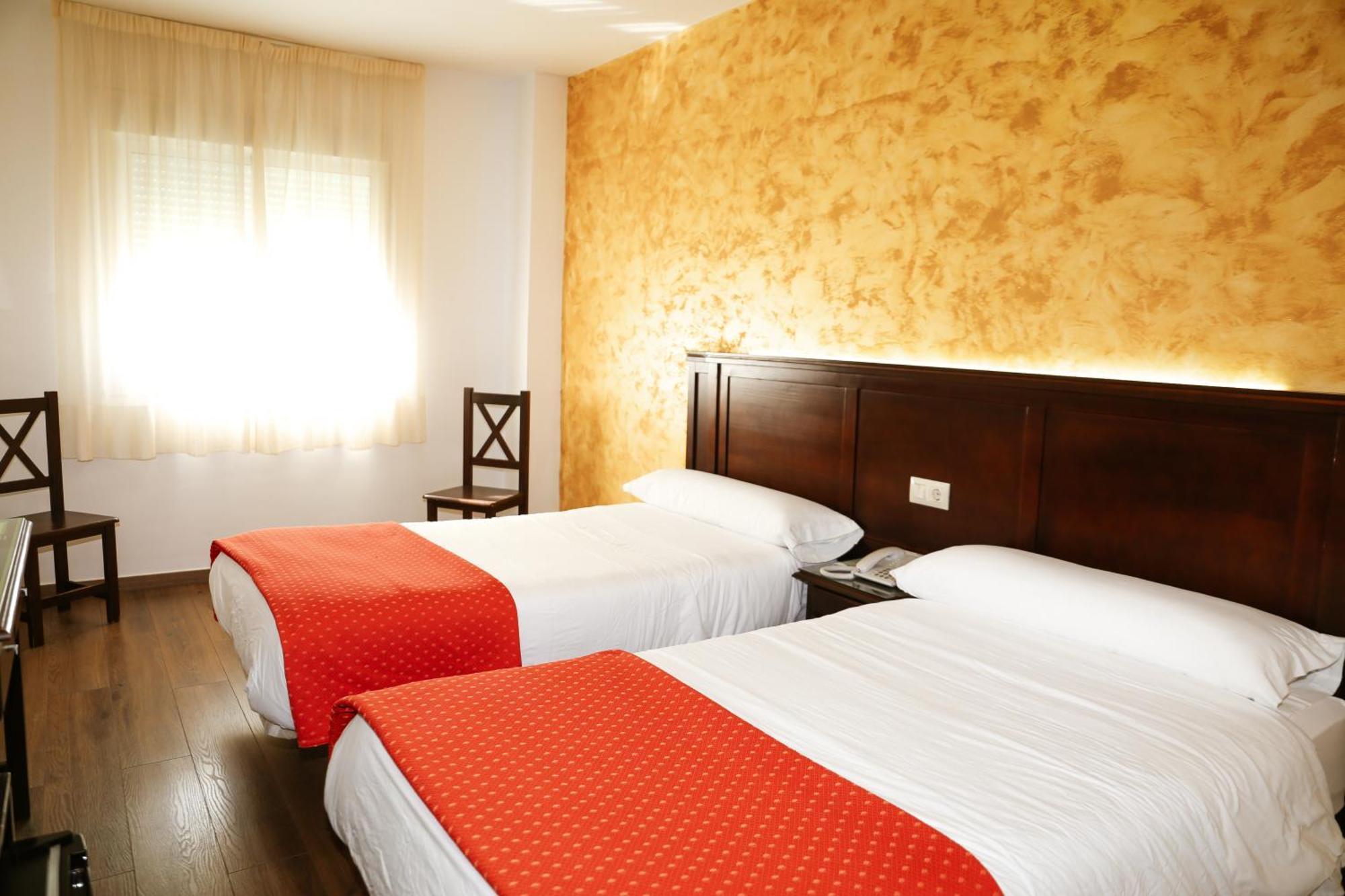 Hotel Restaurante Sostenible La Laguna Brozas Екстер'єр фото