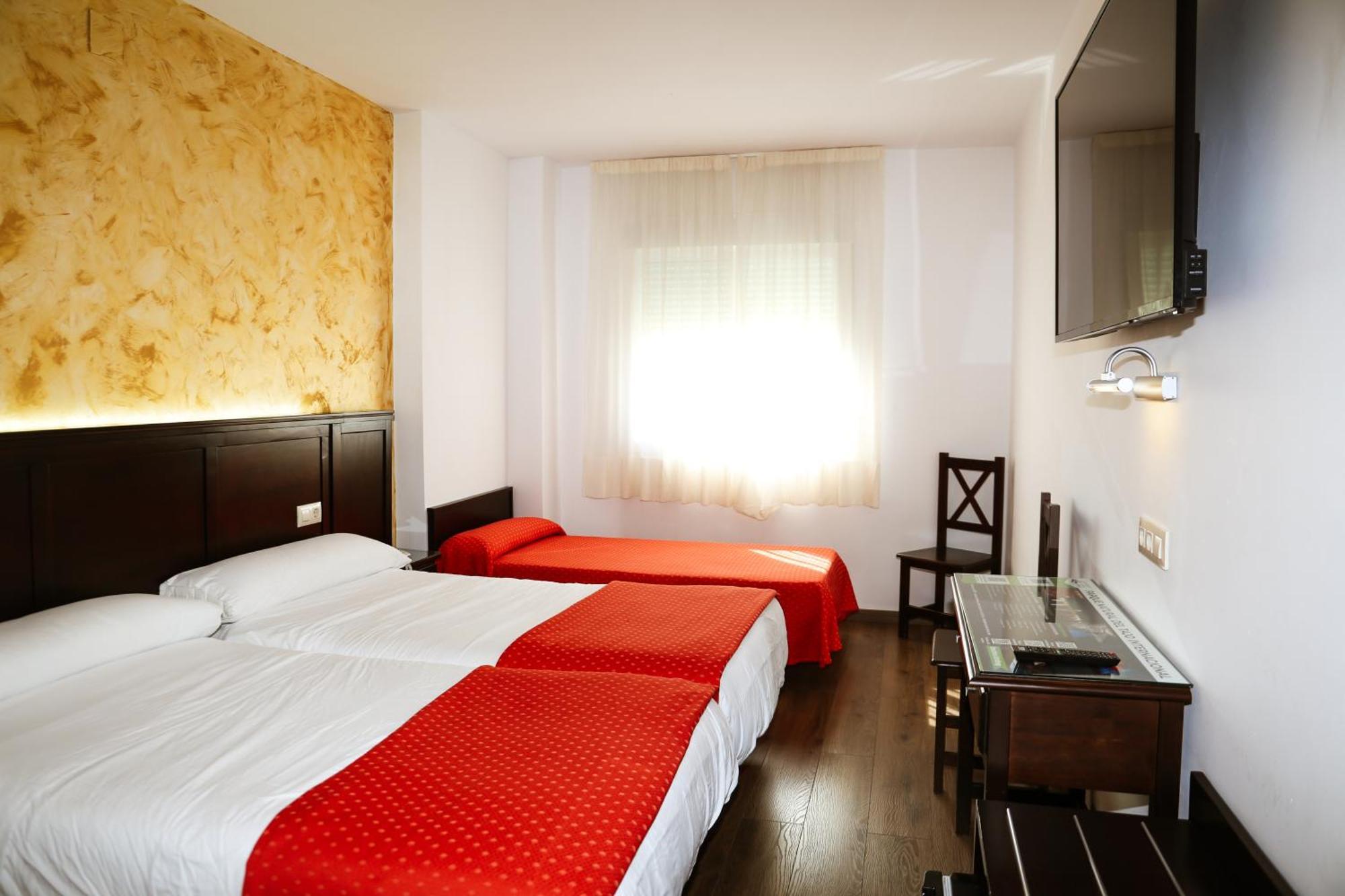 Hotel Restaurante Sostenible La Laguna Brozas Екстер'єр фото