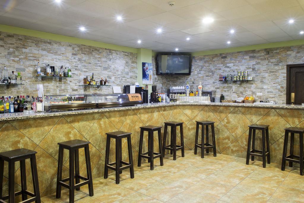 Hotel Restaurante Sostenible La Laguna Brozas Екстер'єр фото