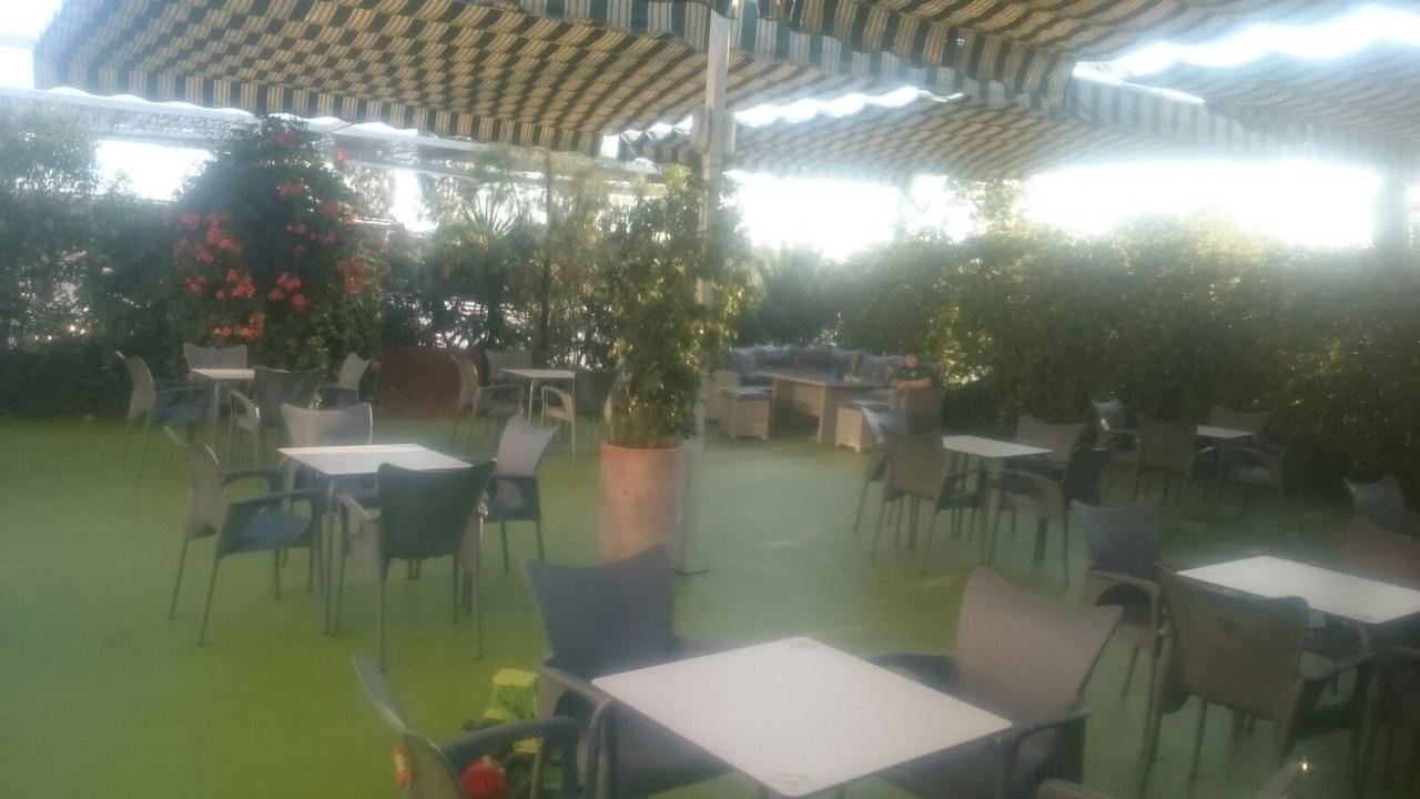 Hotel Restaurante Sostenible La Laguna Brozas Екстер'єр фото