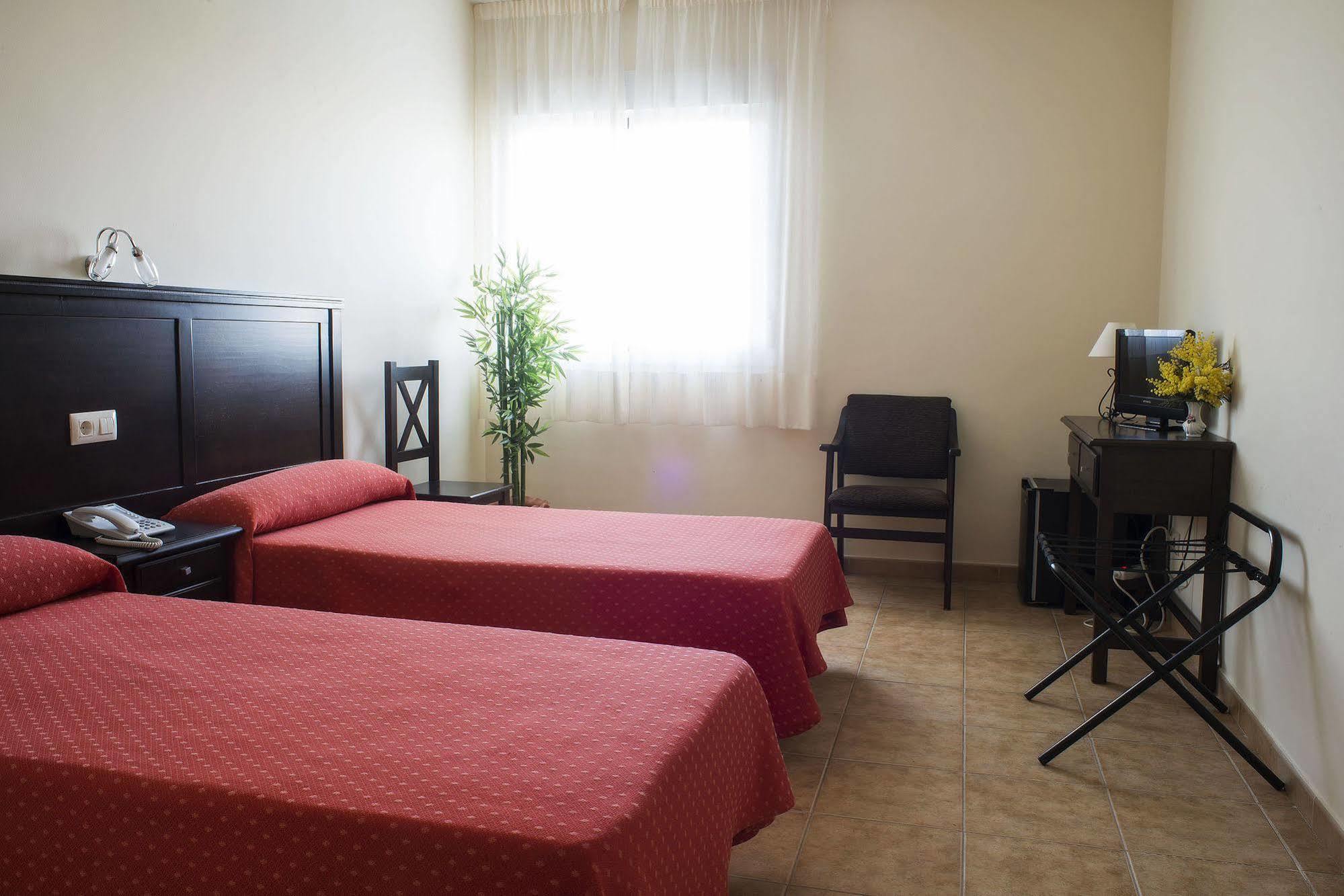 Hotel Restaurante Sostenible La Laguna Brozas Екстер'єр фото
